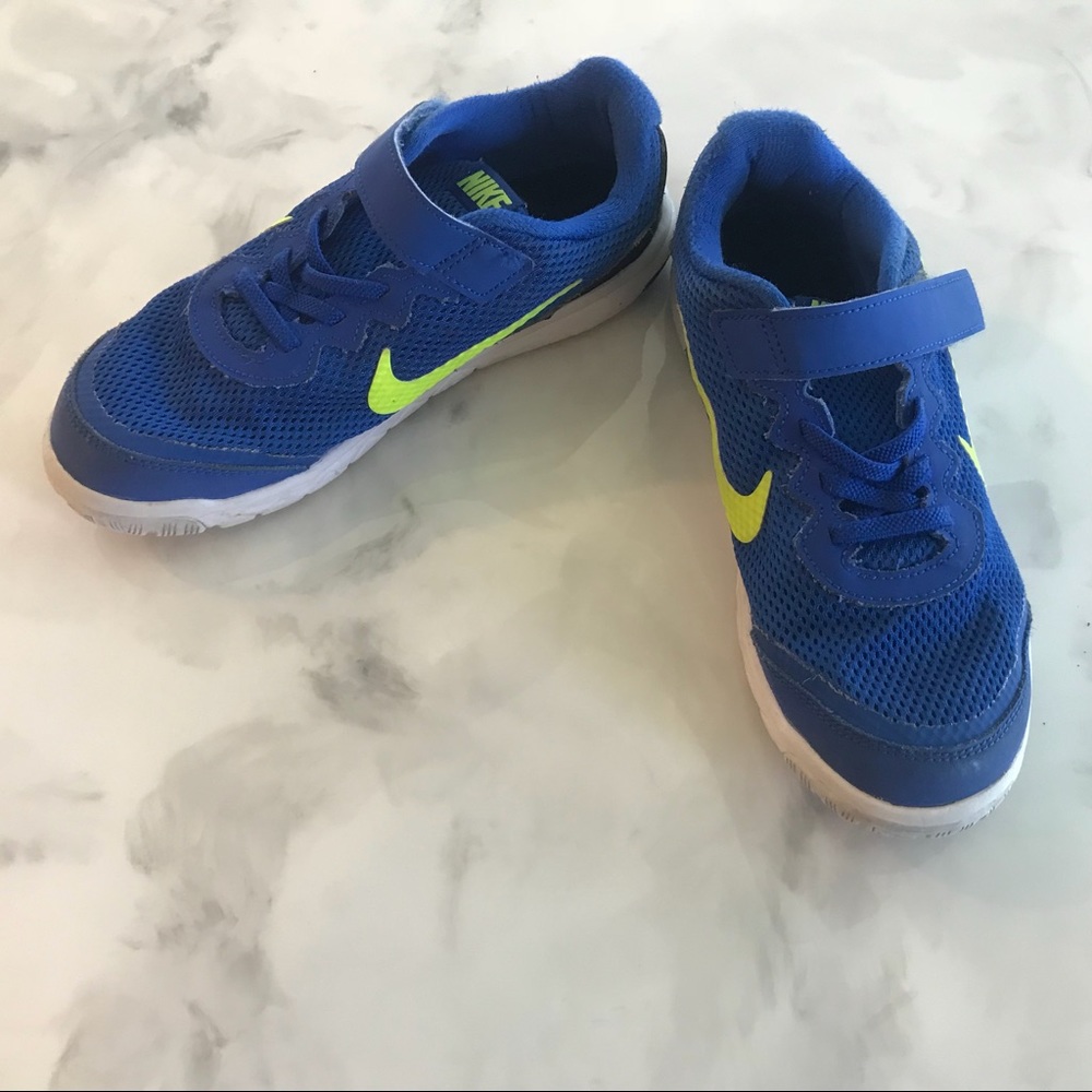 Nike Flex, Boys Size 2